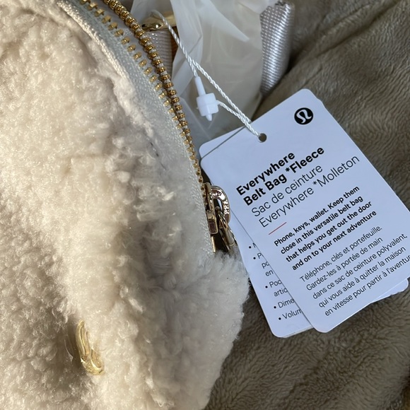 Lululemon everywhere belt bag fleece - cream and gold - Picture 2 of 2